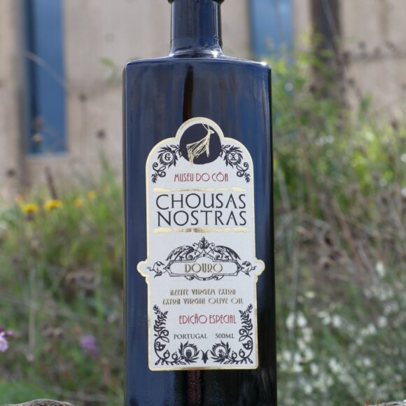 The first agricultural product of the Côa Park Foundation – a biological olive oil from the existing olive trees in the area of the Archaeological Park of the Côa Valley.