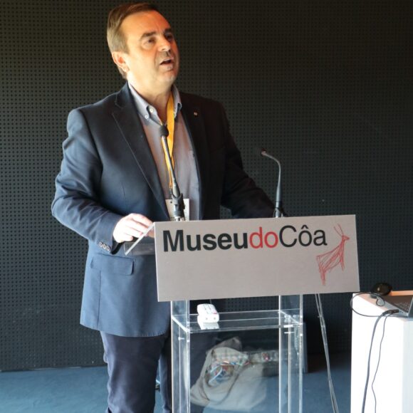João Paulo Botto Sousa has led the Côa Parque Foundation since September 2025